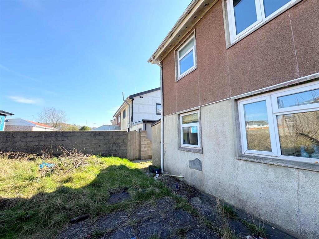 Rear Garden b.jpg