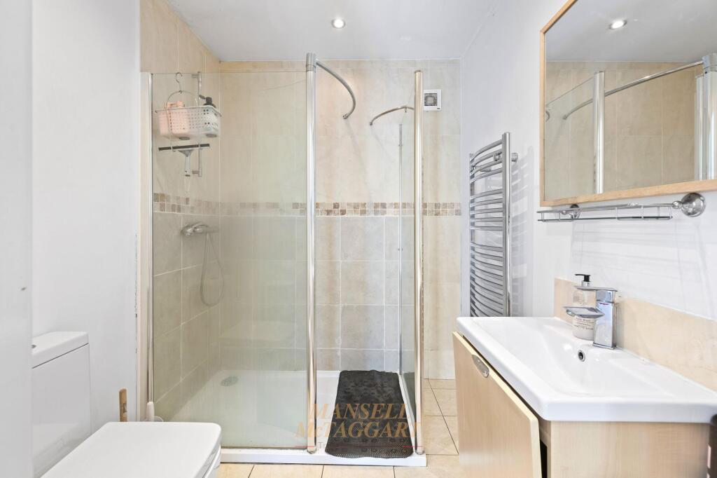 Annexe shower room