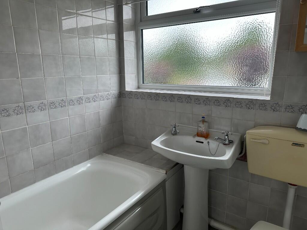 Bathroom (i)
