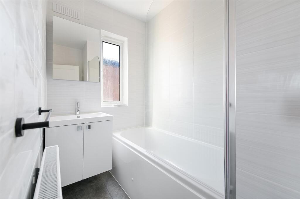 LONDON ROAD,520A-15.jpg