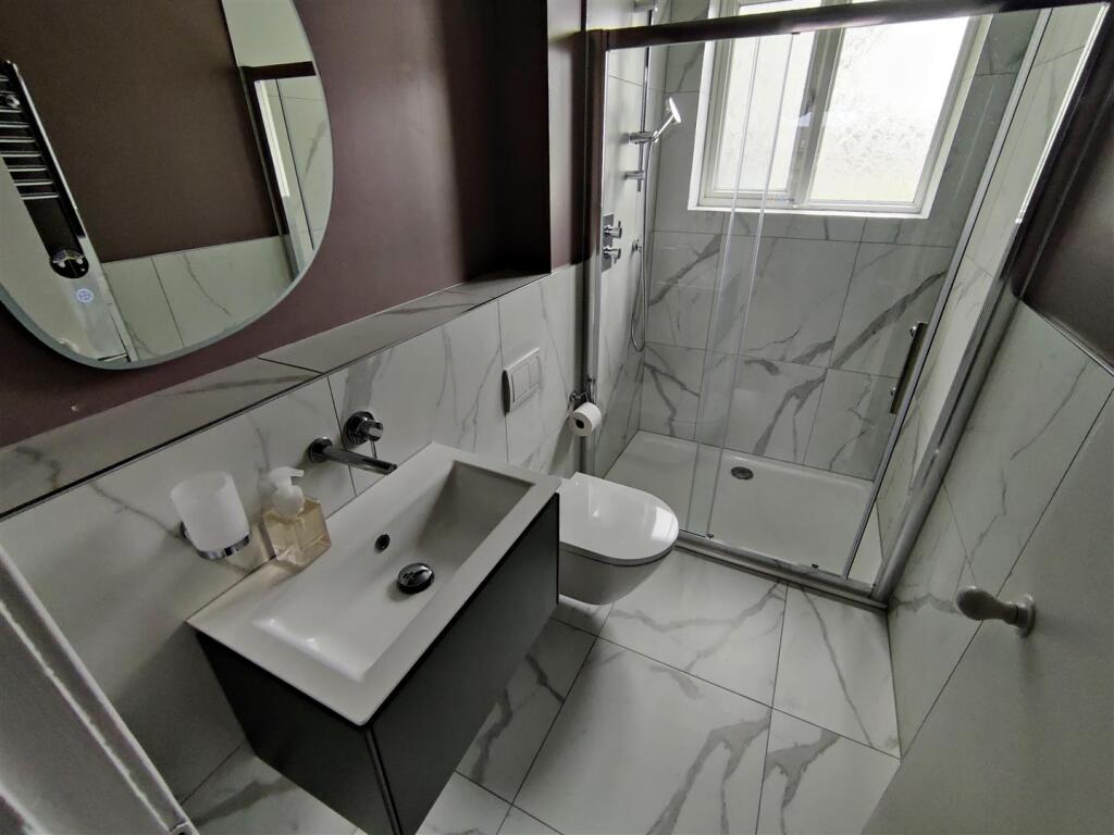 03_bathroom.jpg