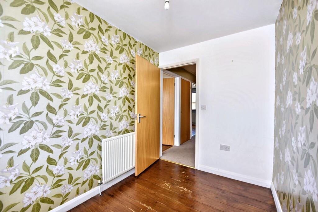 5 Dobsons Close, Rayleigh, Essex, SS6 7NZ