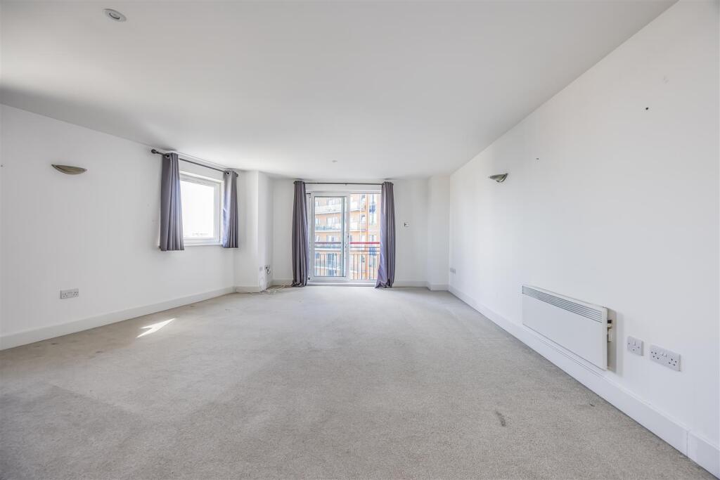 19 Centurion Court, Gunwharf Quays, Portsmouth-Por