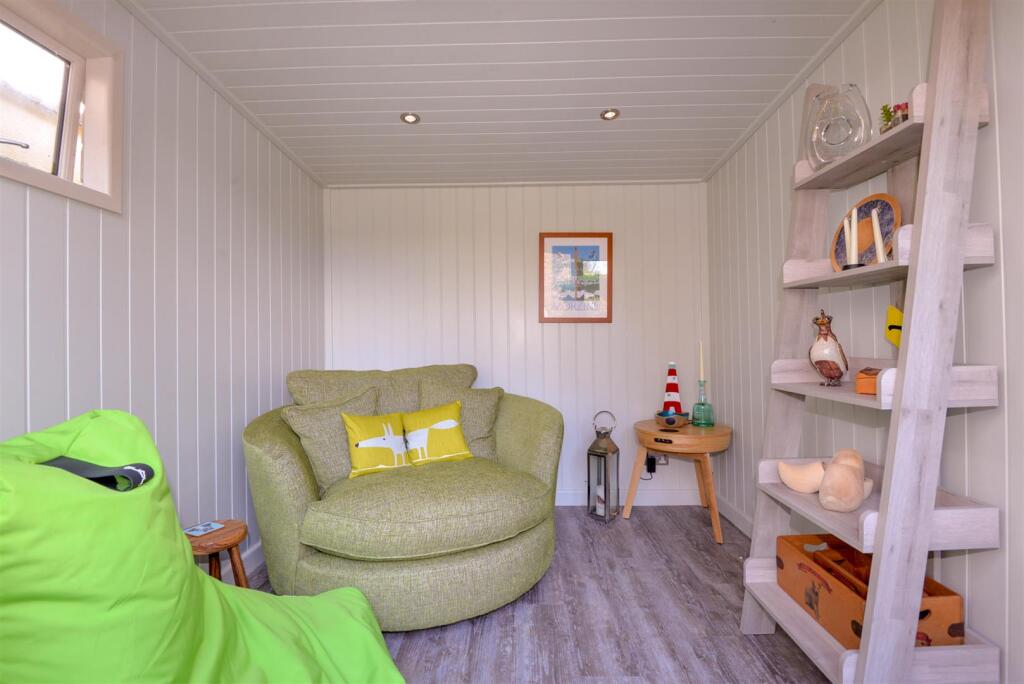 Summerhouse 1.jpg