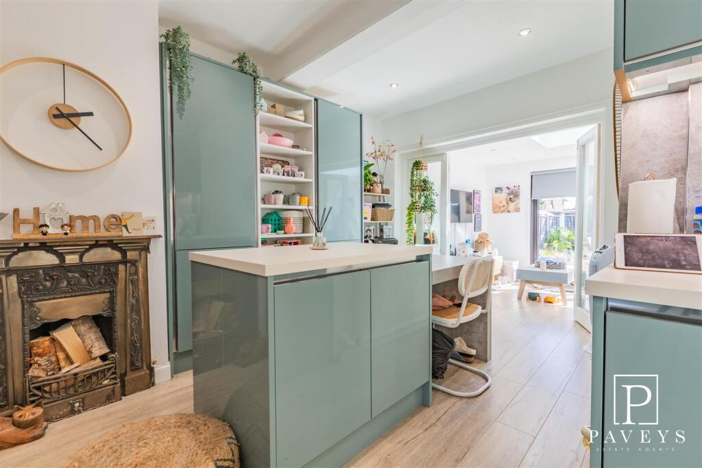 KITCHEN BREAKFAST ROOM