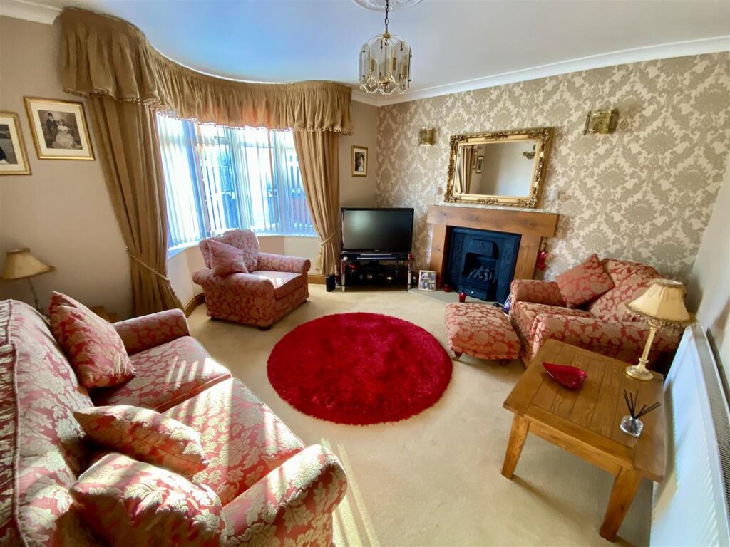 Bramleys Estate Agents - Edge Top - Thornhill - De