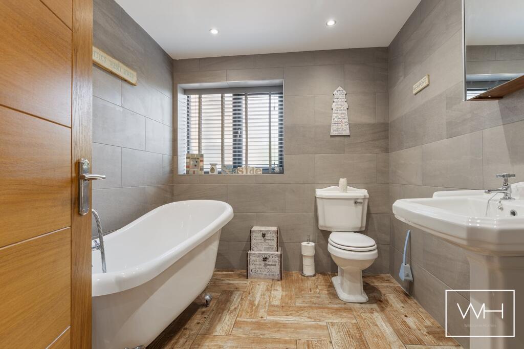 16 Chepstow Gardens,