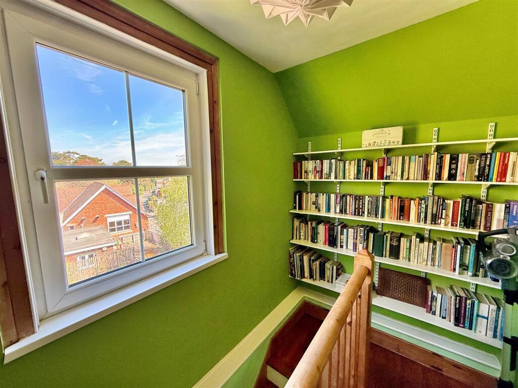 Top Floor Landing.jpg