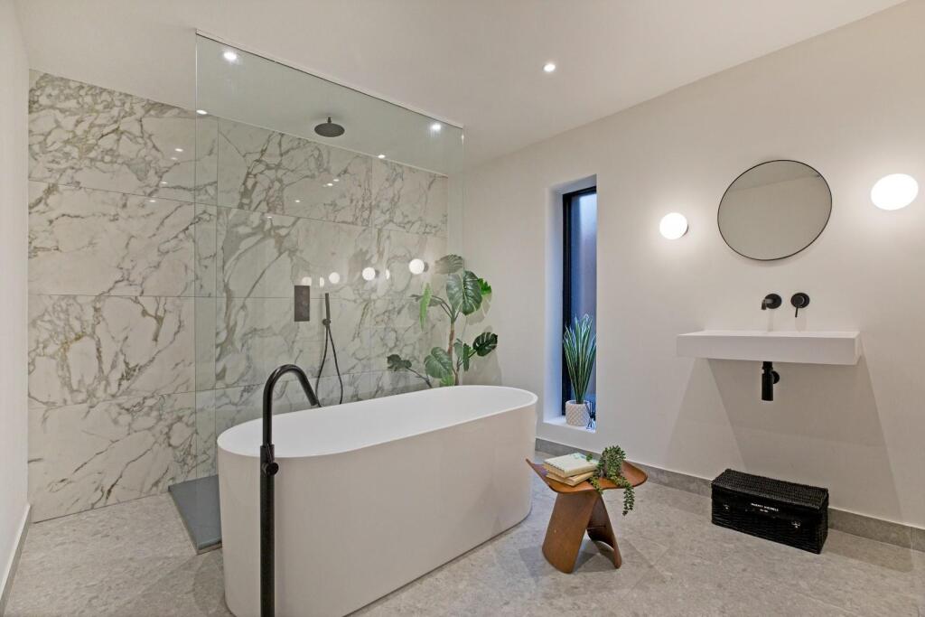 Principle Bedroom En Suite
