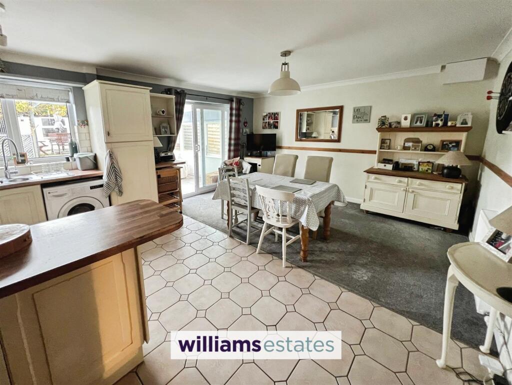 Open Plan Kitchen Diner