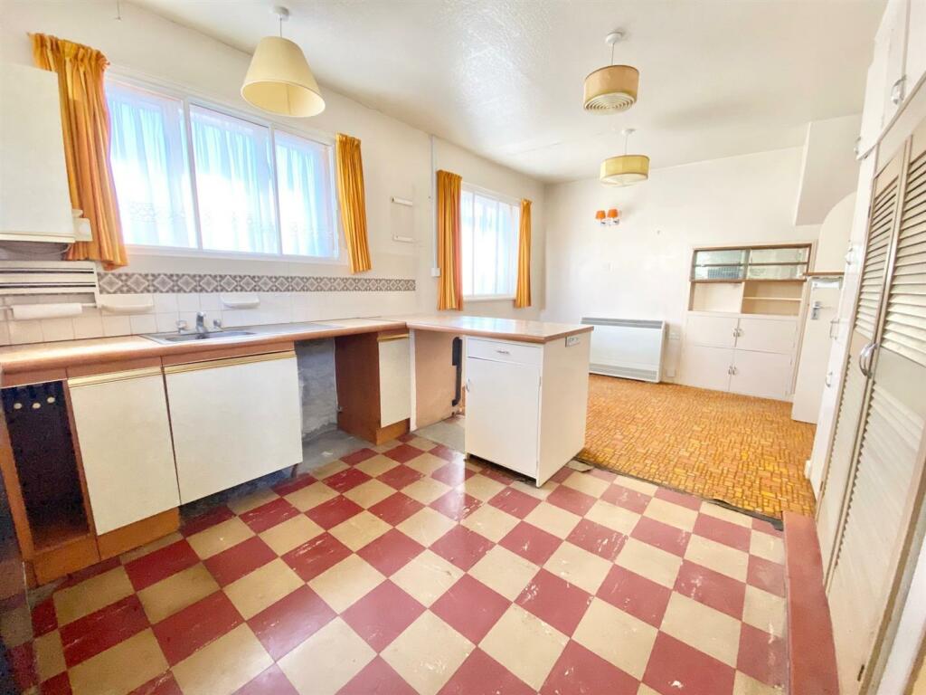 Kitchen2  gf.jpg
