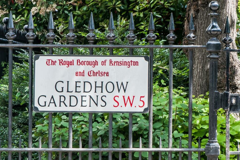 Gledhow Gardens Street Sign-1-2 (Large).jpg