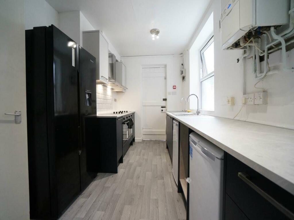 50CollegeRoad_Kitchen1.1.JPG