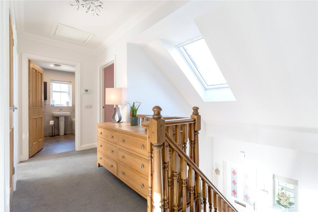 11 Bizzyberry Crescent, Biggar, ML12