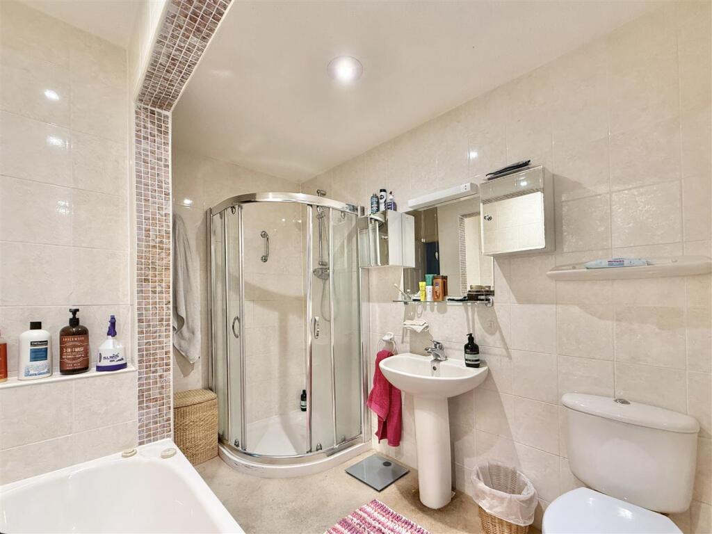 Bedroom 1_Ensuite.jpg