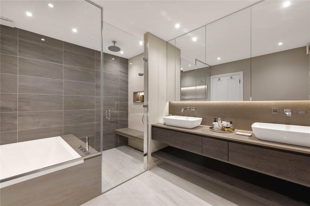 Principal Bathroom