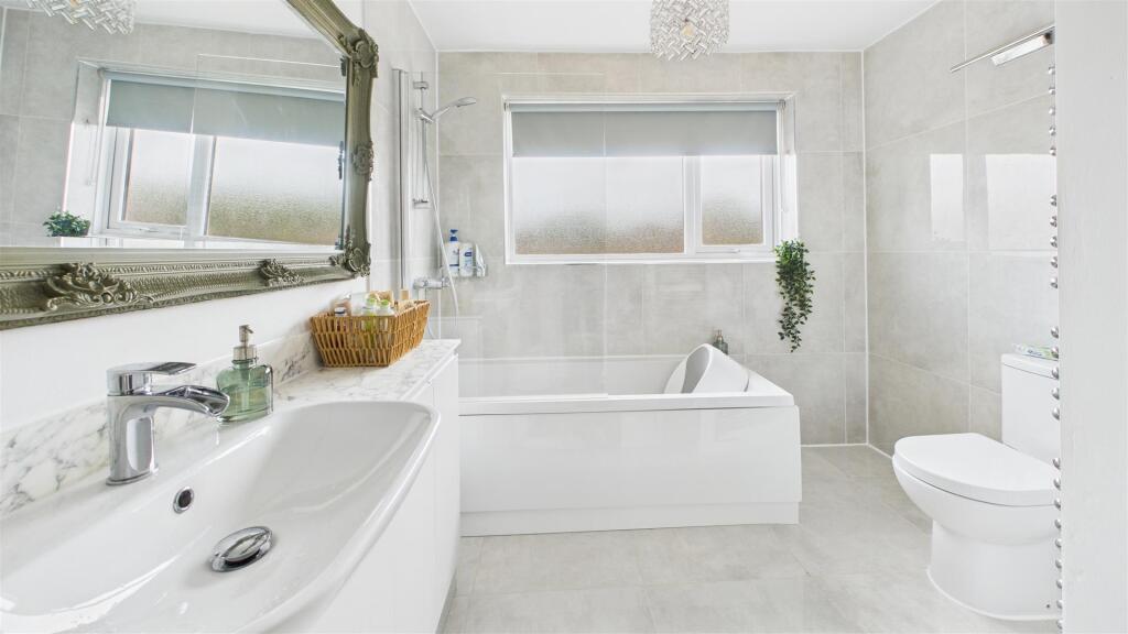 bathroom 1.jpg