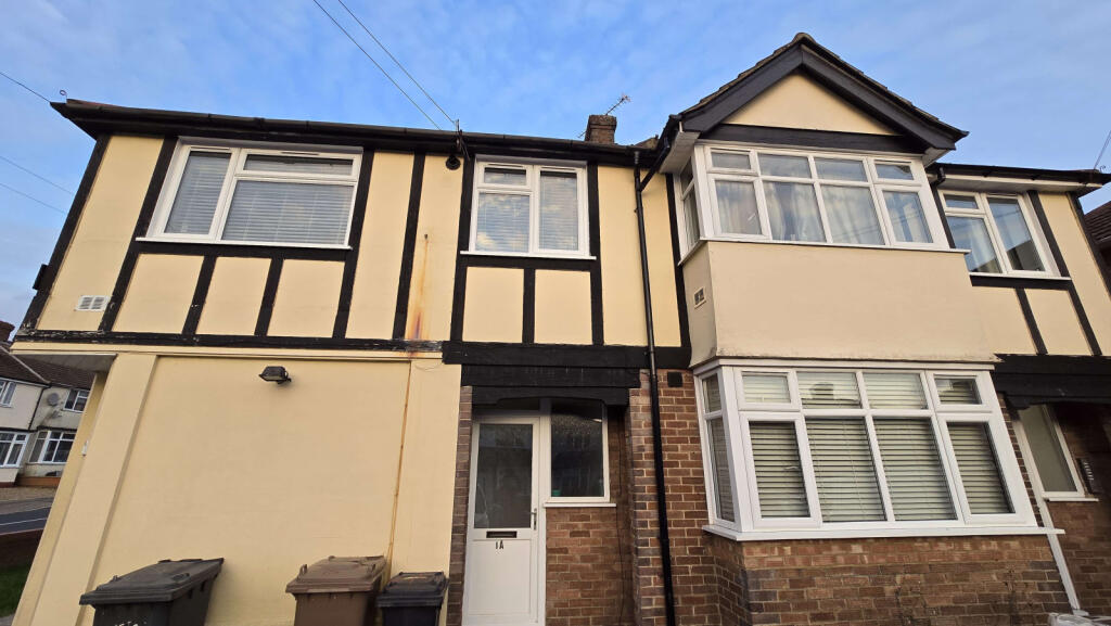 Modern 1 bed flat Available NOW -  Stapleford Roa