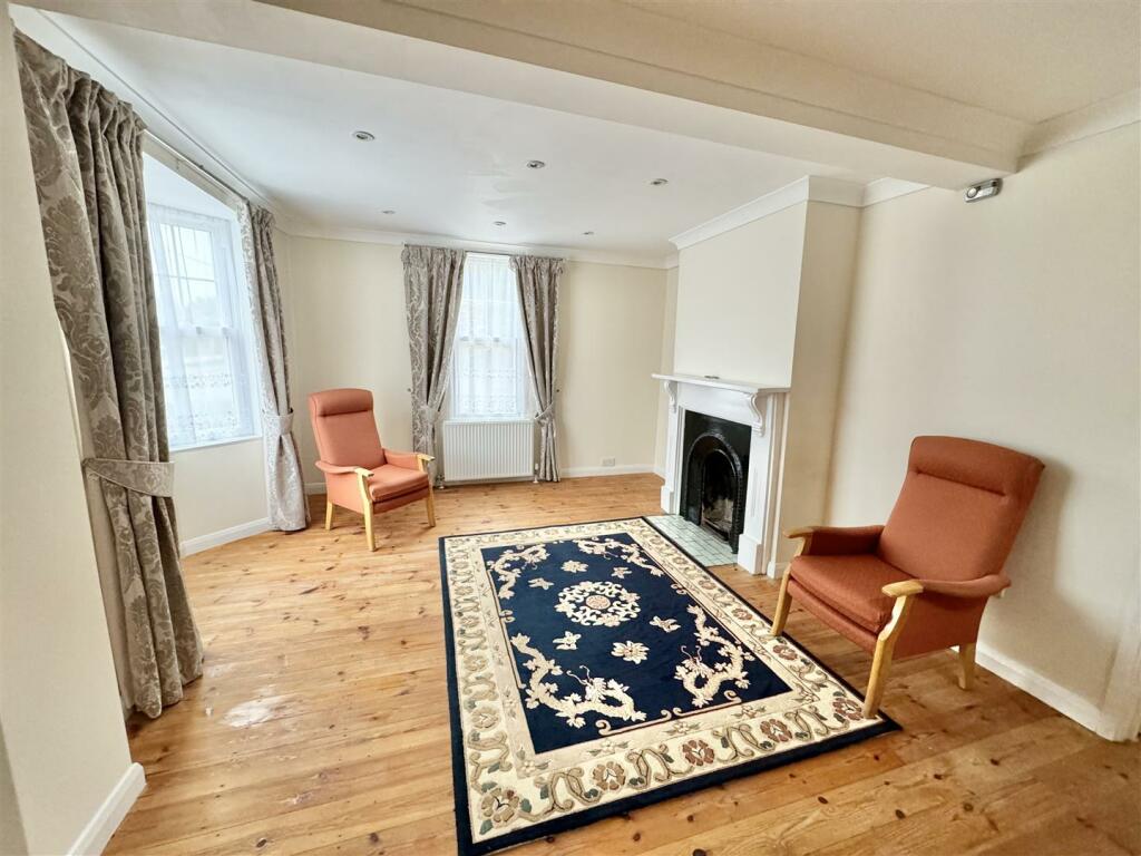 SITTING ROOM