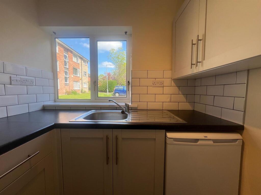 aston kitchen1.jpg