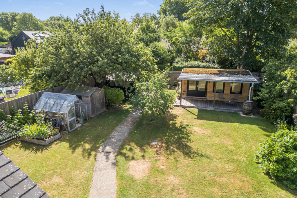 1316563-1-685e596...