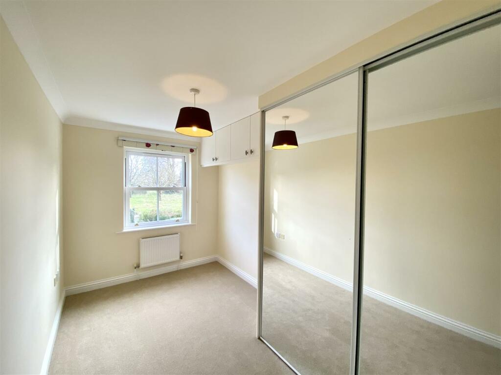 BEDROOM 2