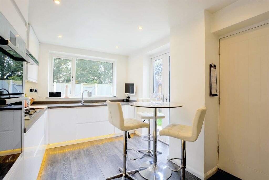 BREAKFAST KITCHEN