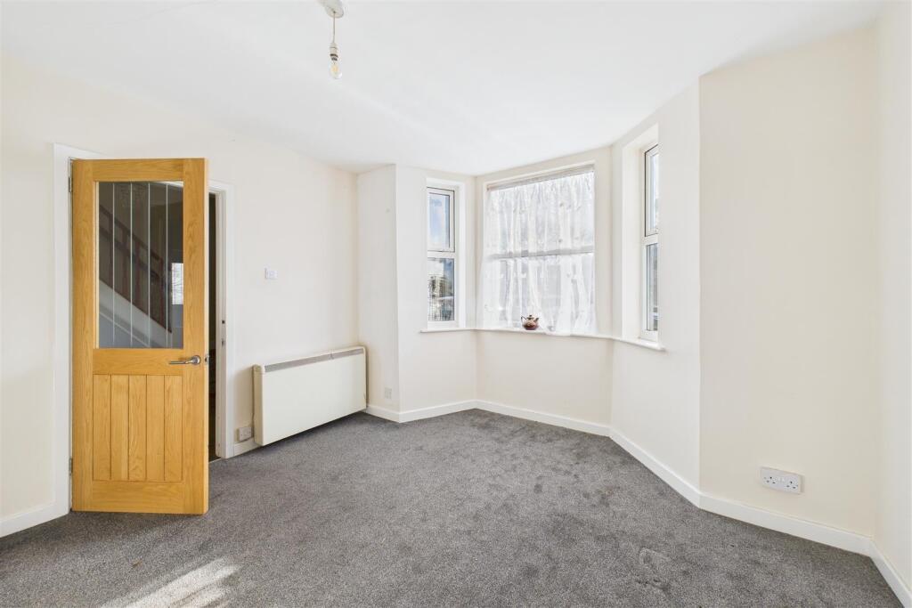 17 Pembroke Avenue, Shirehampton, Bristol BS11 9SJ
