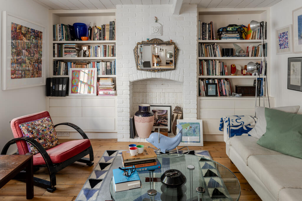 264395 - INIGO_GEORGE ST-110.jpg
