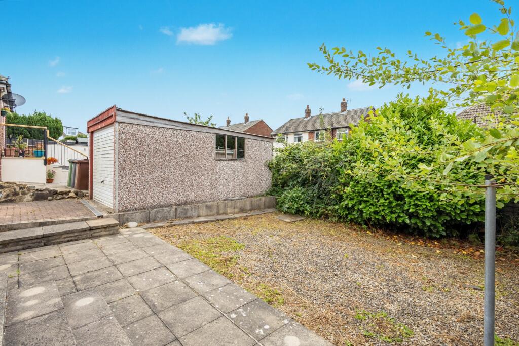 9 Grove Farm Croft, Leeds, West Yorkshire, LS16 6DE