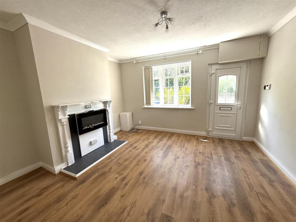 85 armitage lounge.jpeg