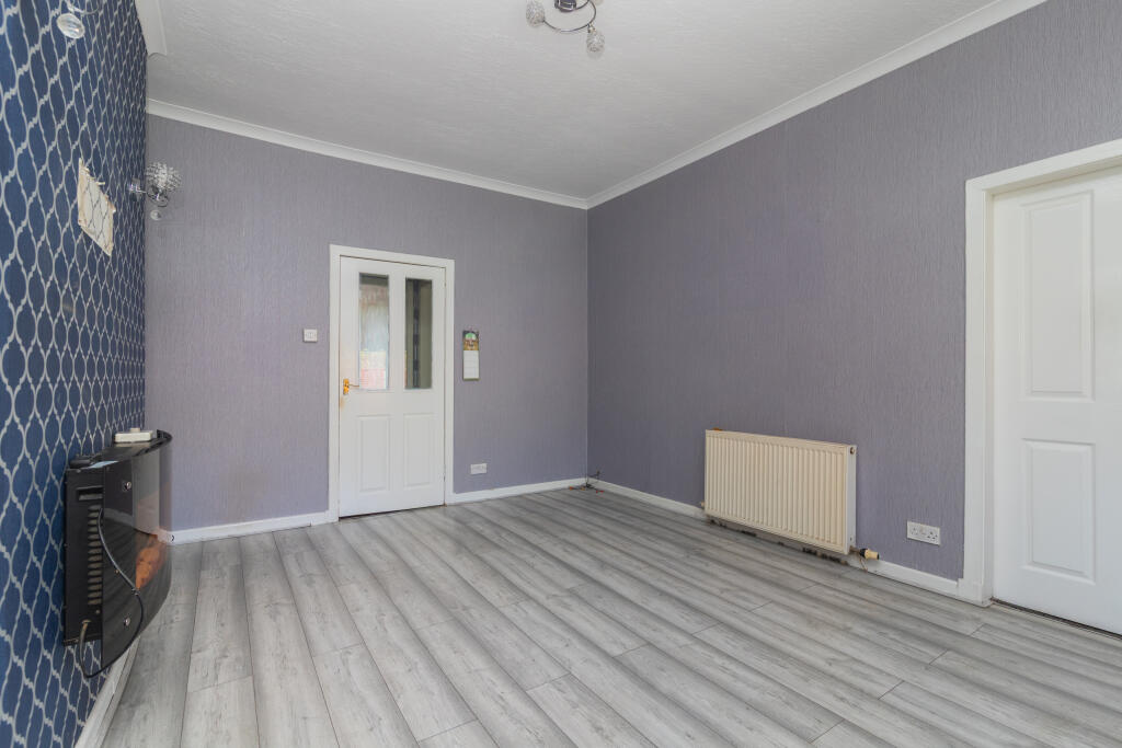 316 Gladsmuir rd Hillington Glasgow G52 2LQ L-16