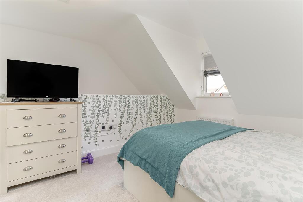 Master Bedroom - C.jpg