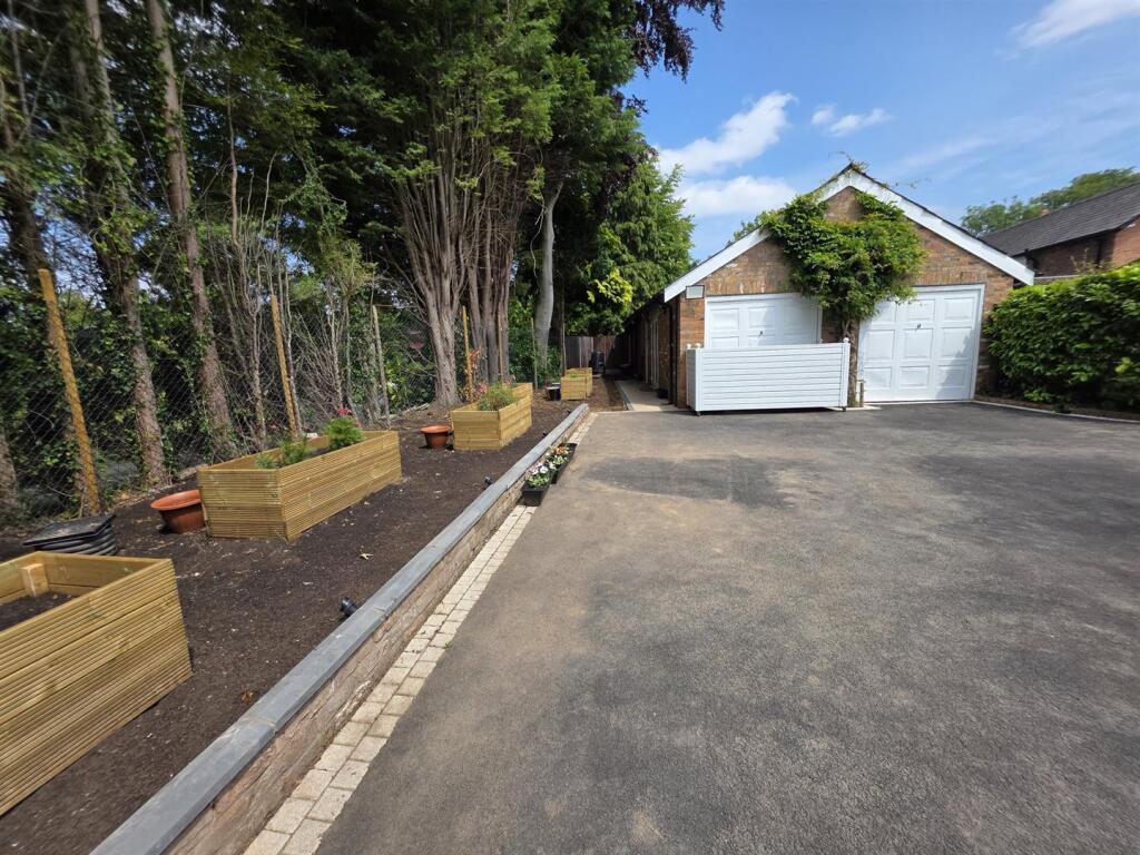 Detached Garage Annexe