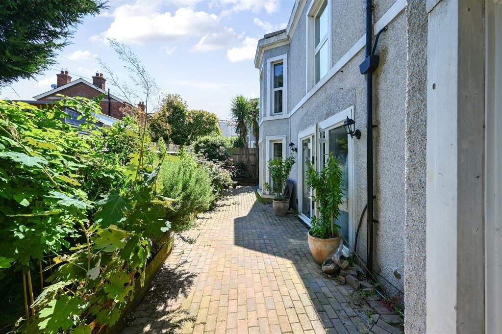 101 Cambridge Road - TN341EP (36).jpg