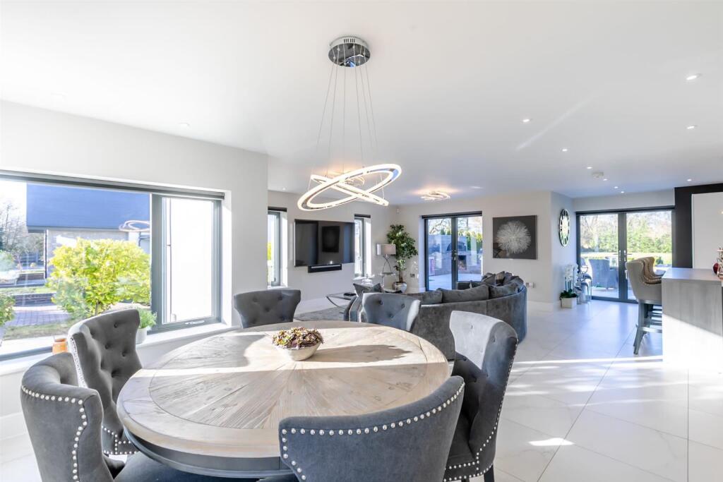 WhatsApp Image 2024-09-02 at 11.08.28_bd48fd4b.jpg