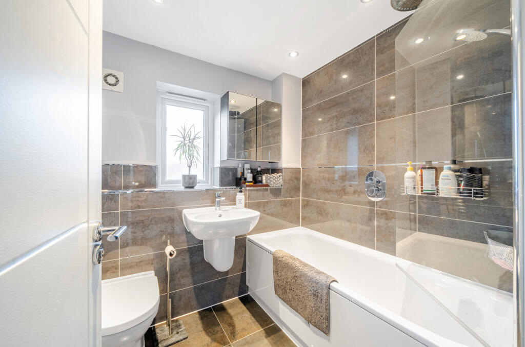 1339786-22-68a611...