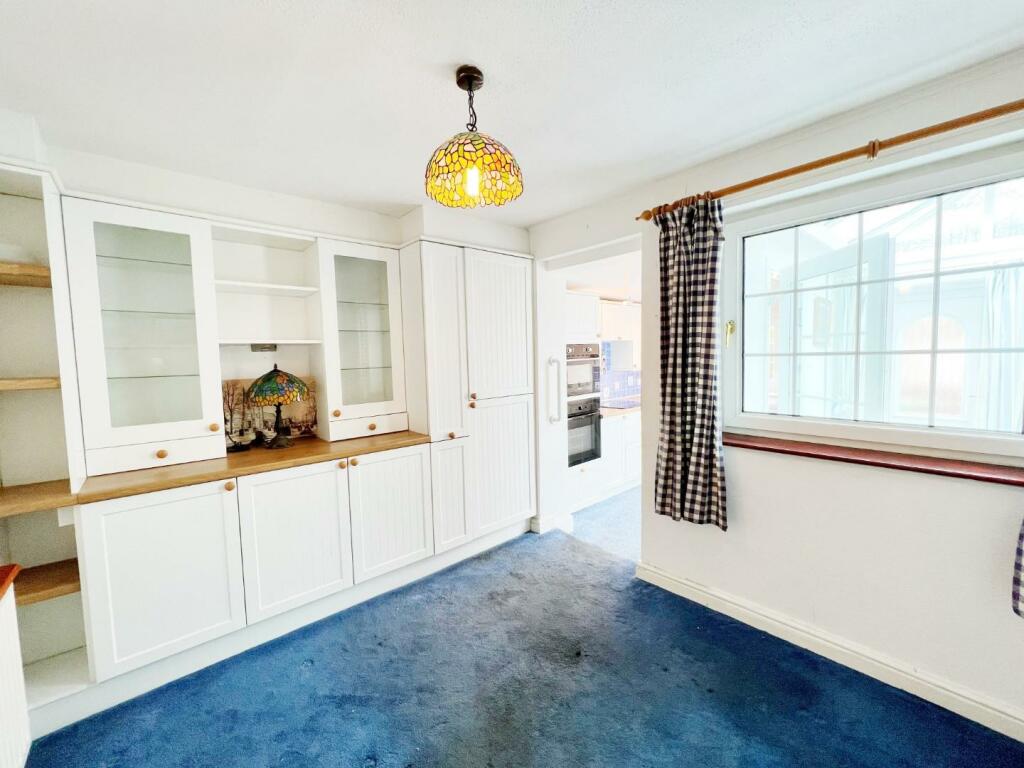 Dining Room pic 2.jpg