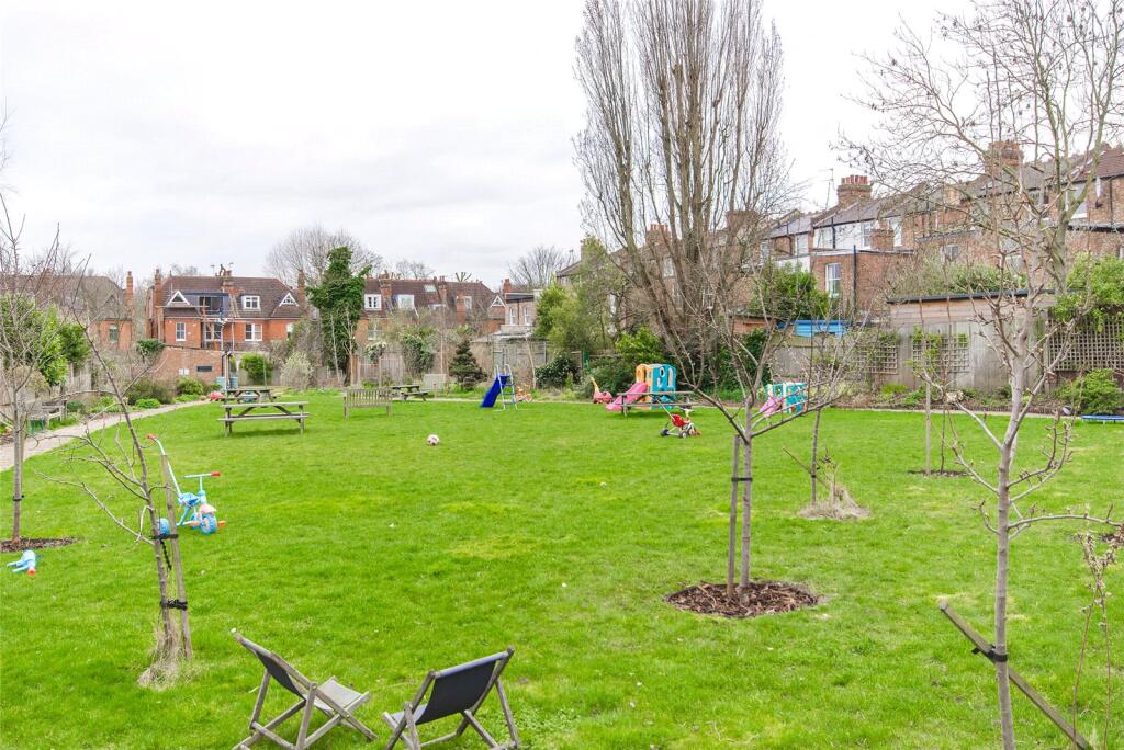 Communal Park E