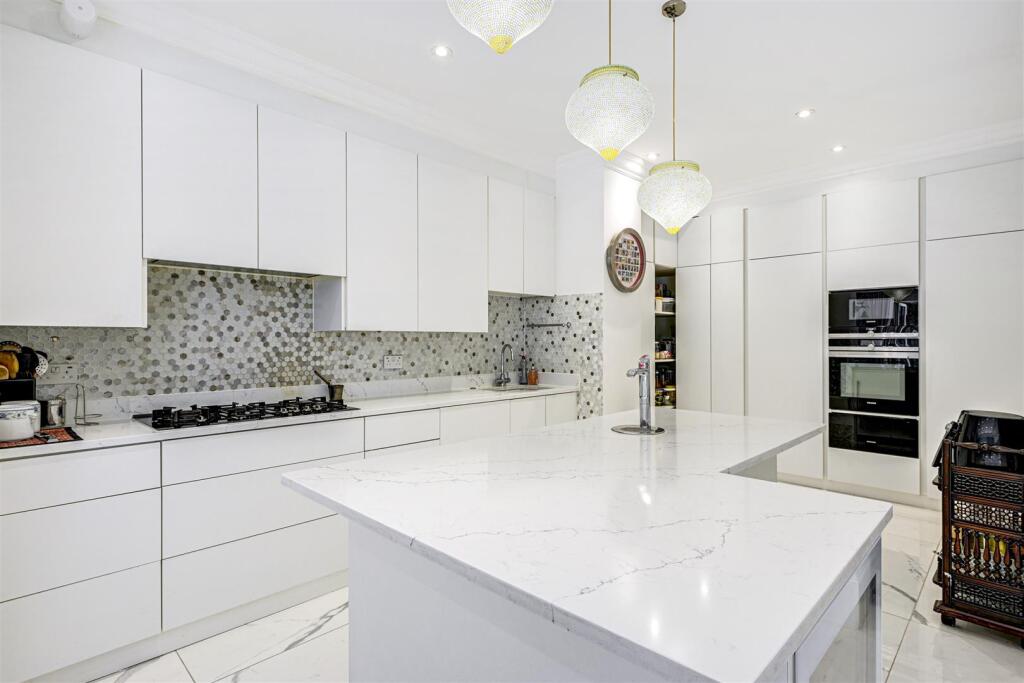 Savills_Prime Lets 18 Wellington Road (11).jpg