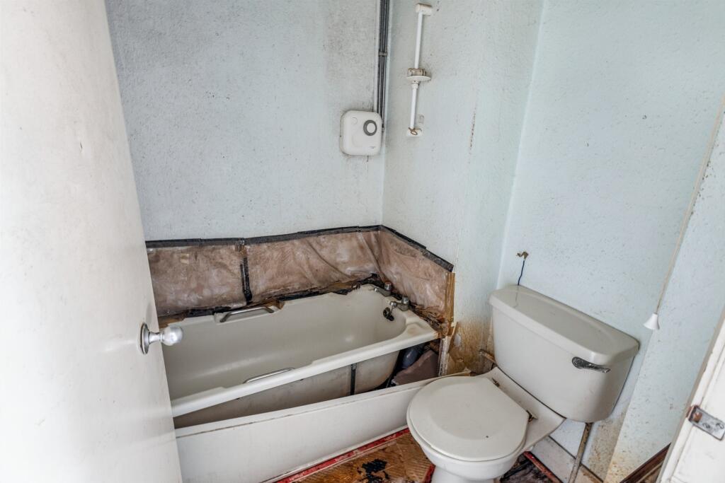 Flat 7, Fairfield Mews, 85, East Parade, Harrogate, North Yorkshire, HG1 5LP