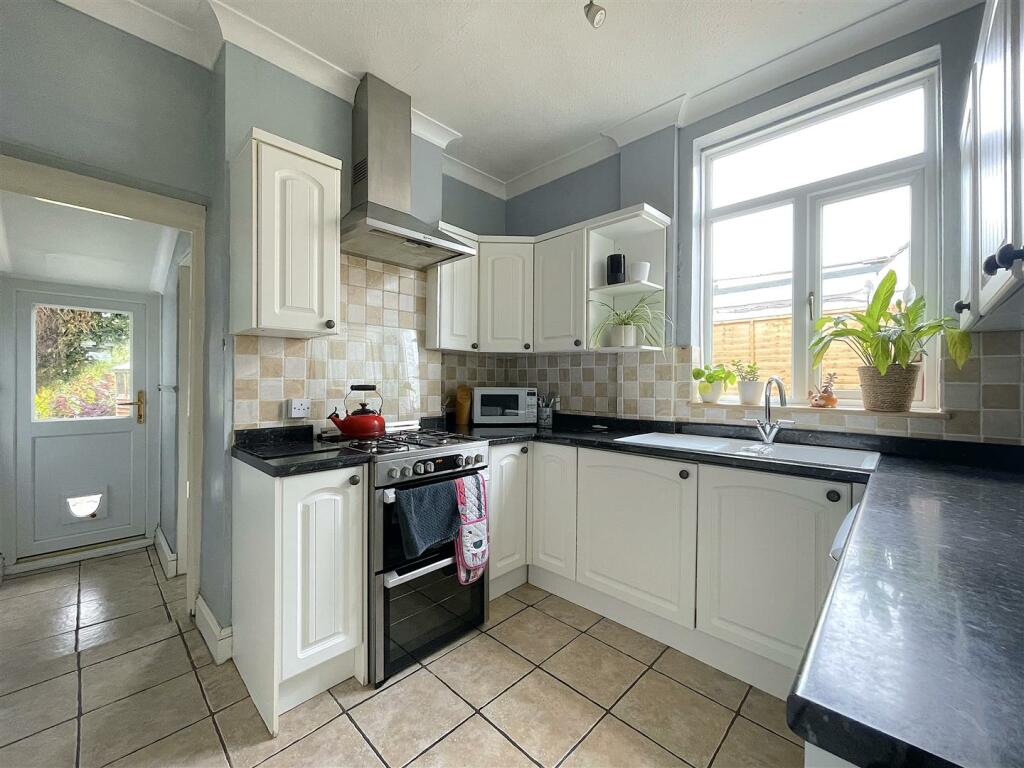 Kitchen (2).jpeg