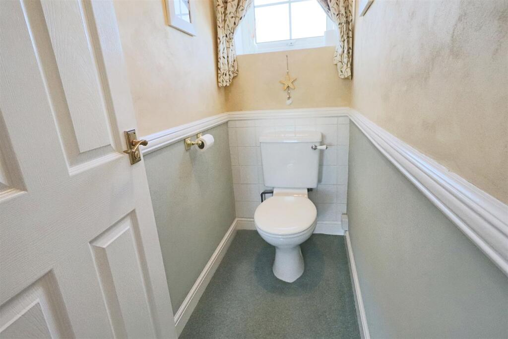 SEPARATE WC