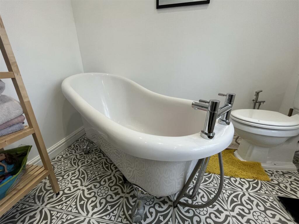 Freestanding Bath.jpg