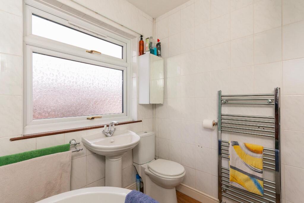 1F7A0HD - Bathroom A.jpg