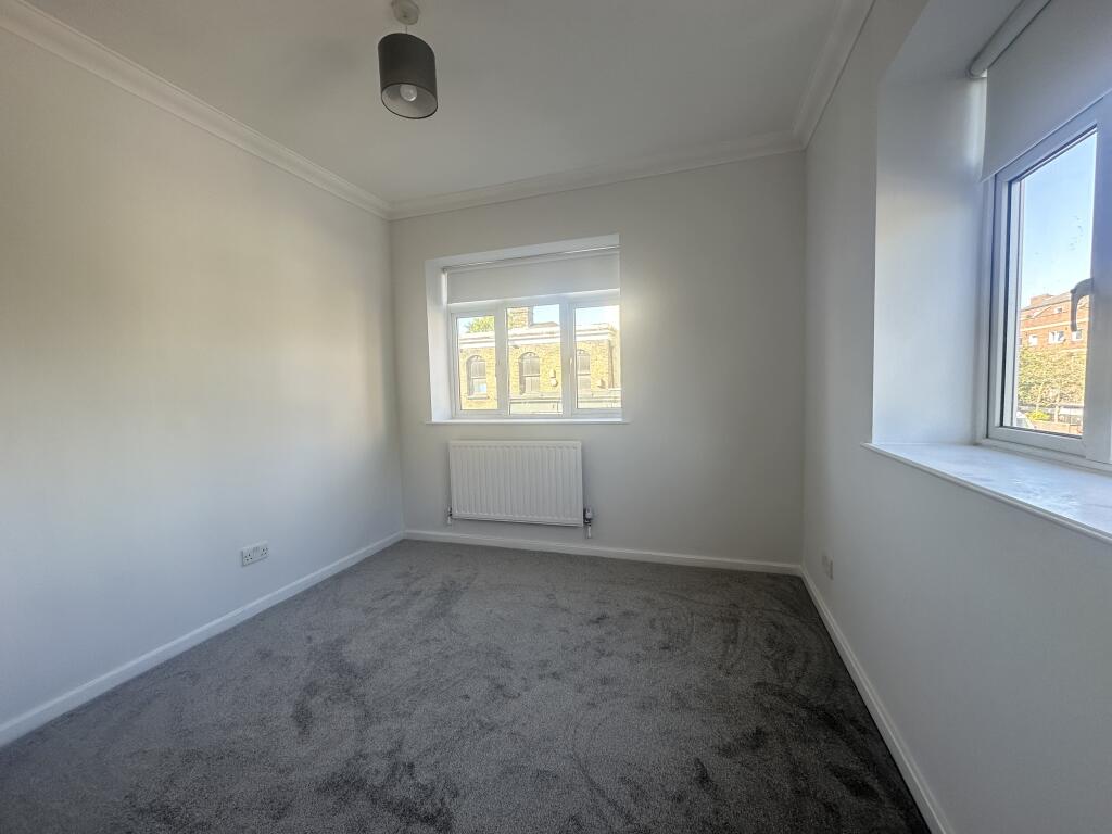 5 - BEDROOM.jpg