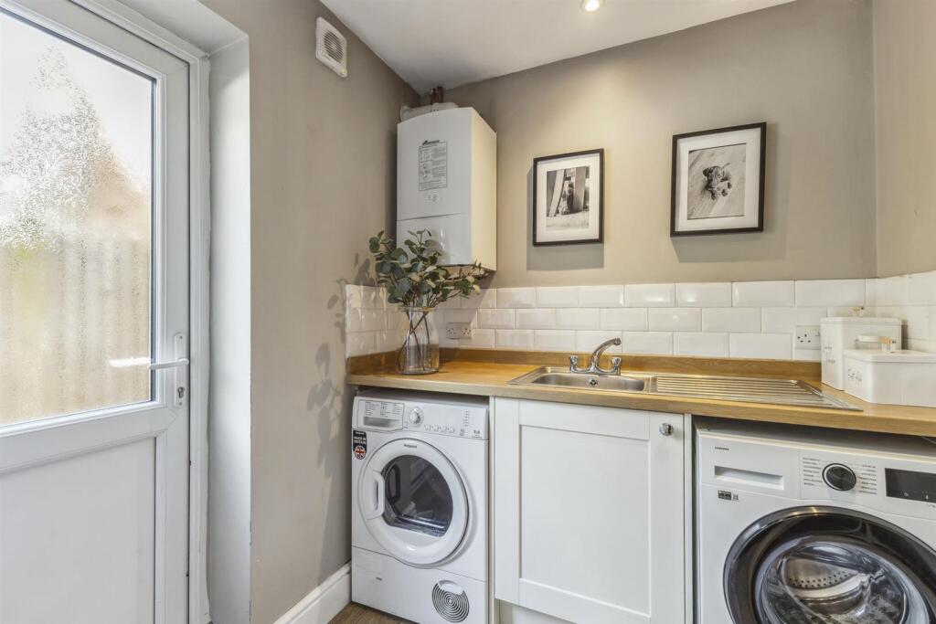 89601_1B Mytchett Road Mytchett(12)_low.jpg