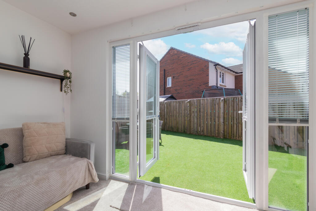 18 cowan avenue pa5 9fg L-33