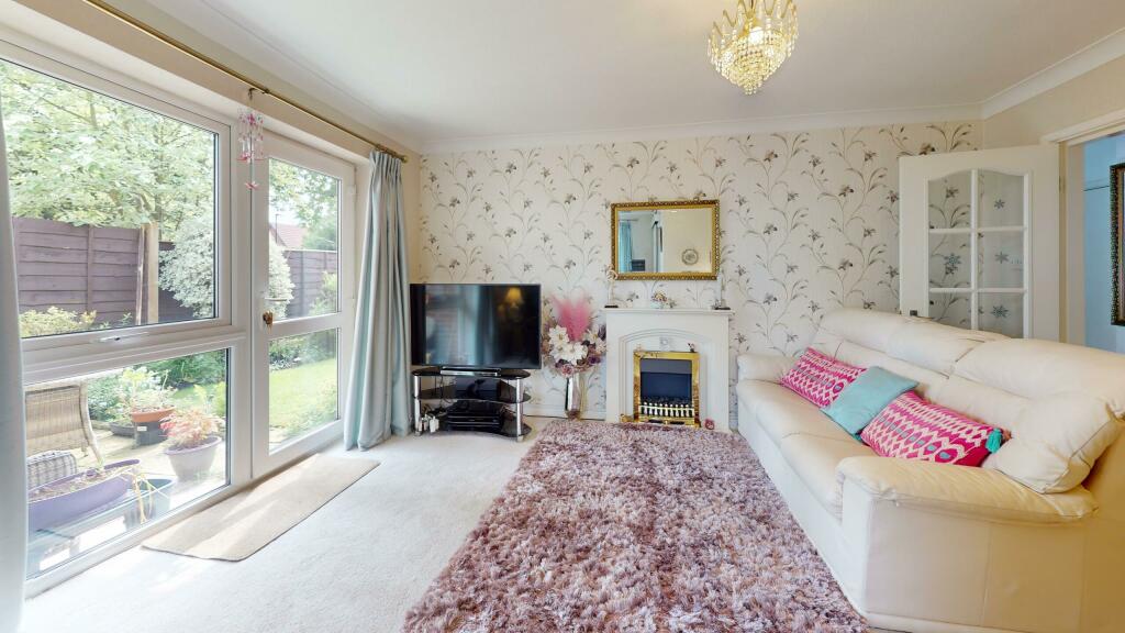 2-Brentwood-Court-North-Parade-Living-Room 1