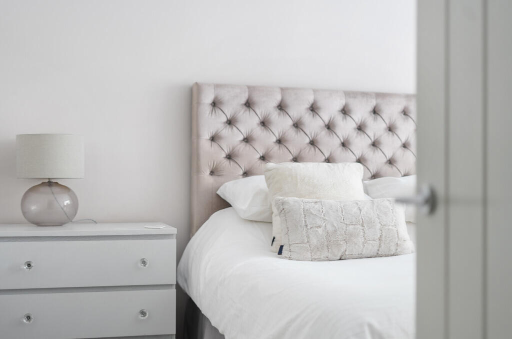 1374897-22-690b5b...